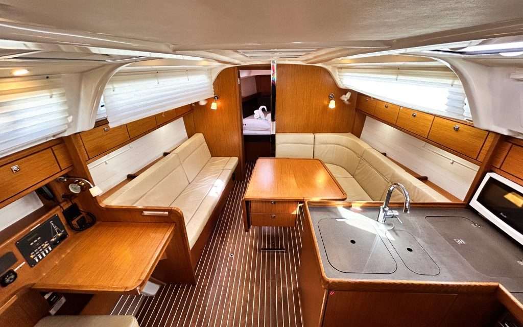 Bavaria 37