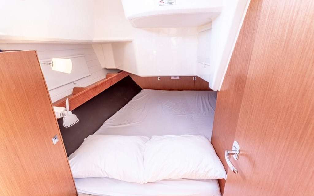 Bavaria 37