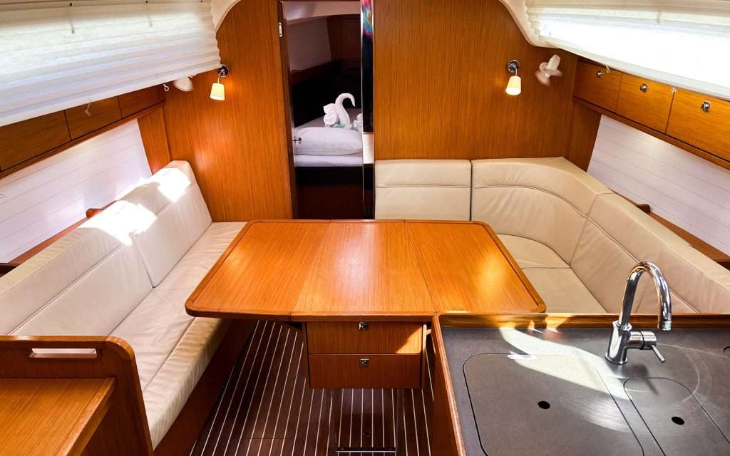 Bavaria 37