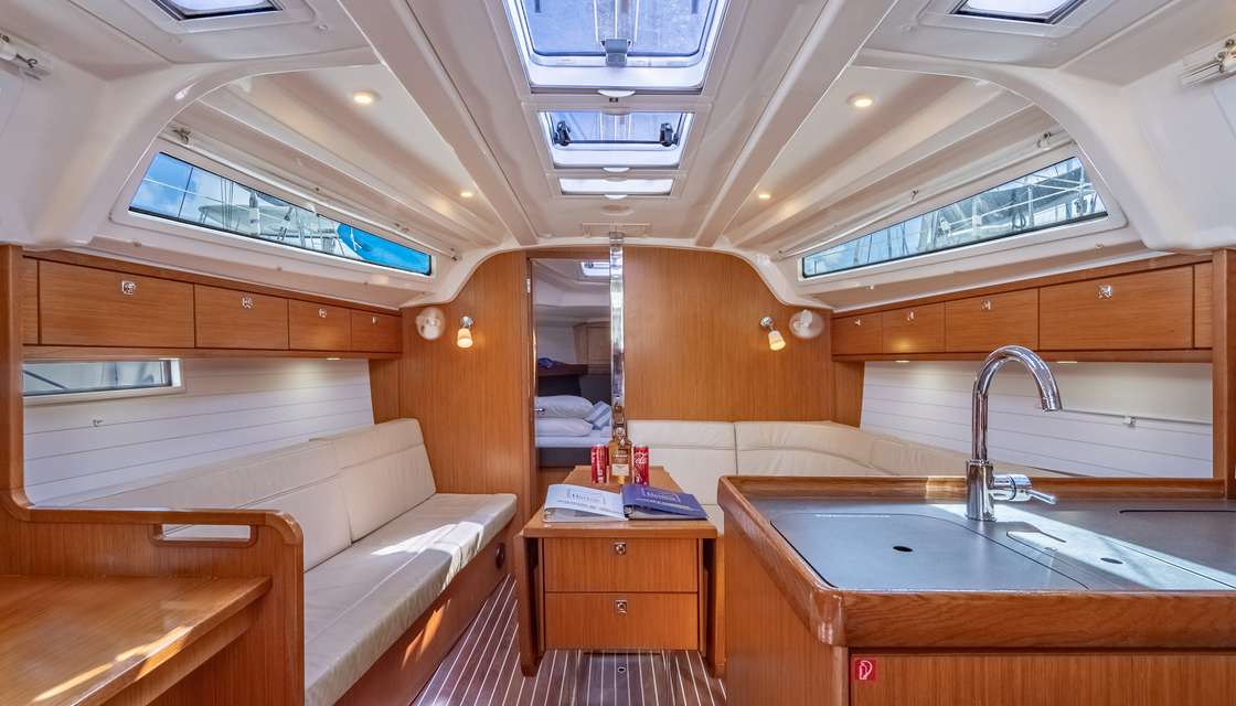 Bavaria 37