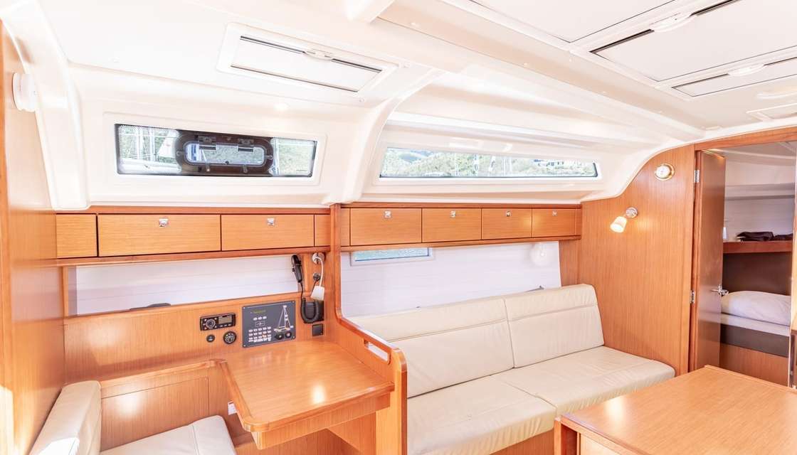 Bavaria 37