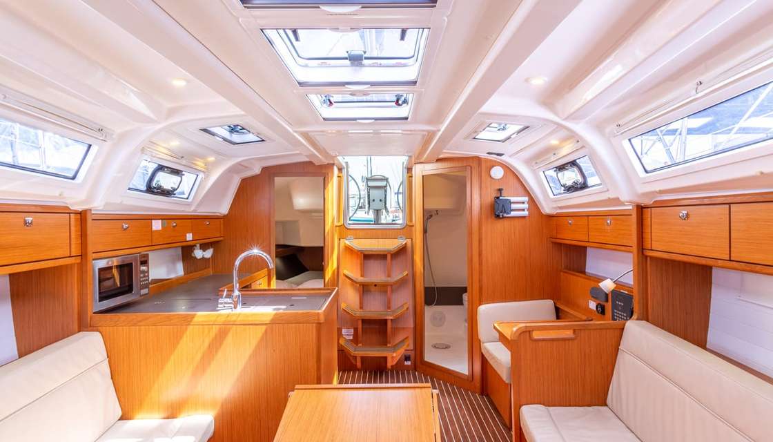 Bavaria 37