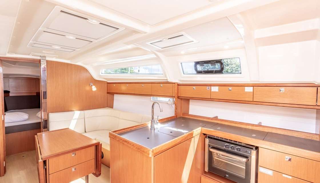 Bavaria 37