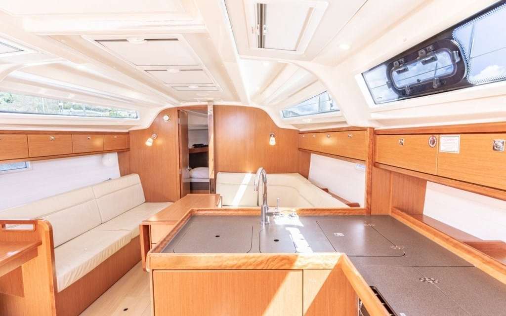 Bavaria 37