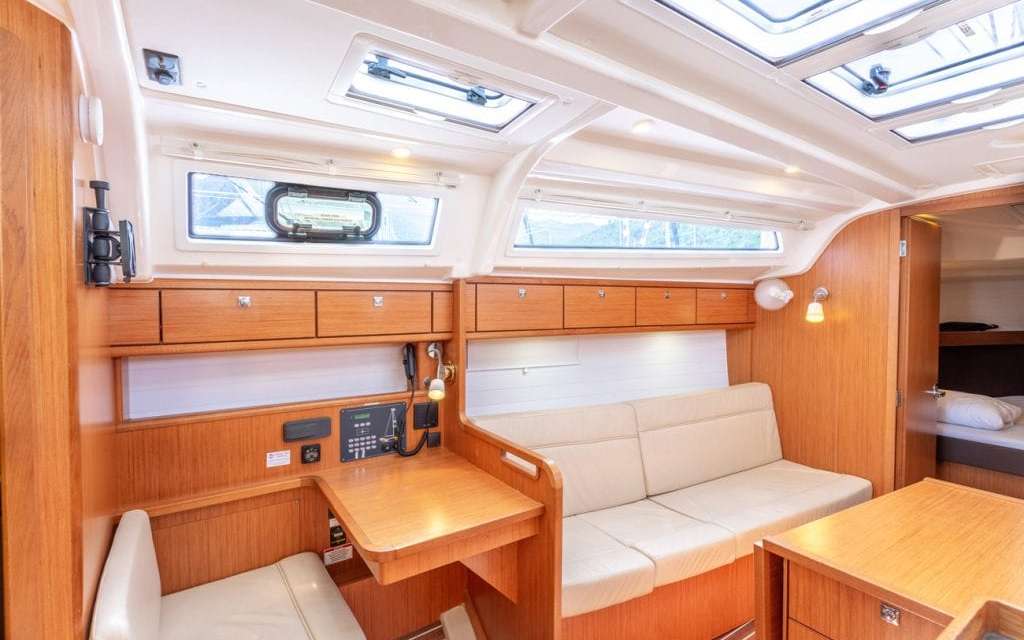 Bavaria 37
