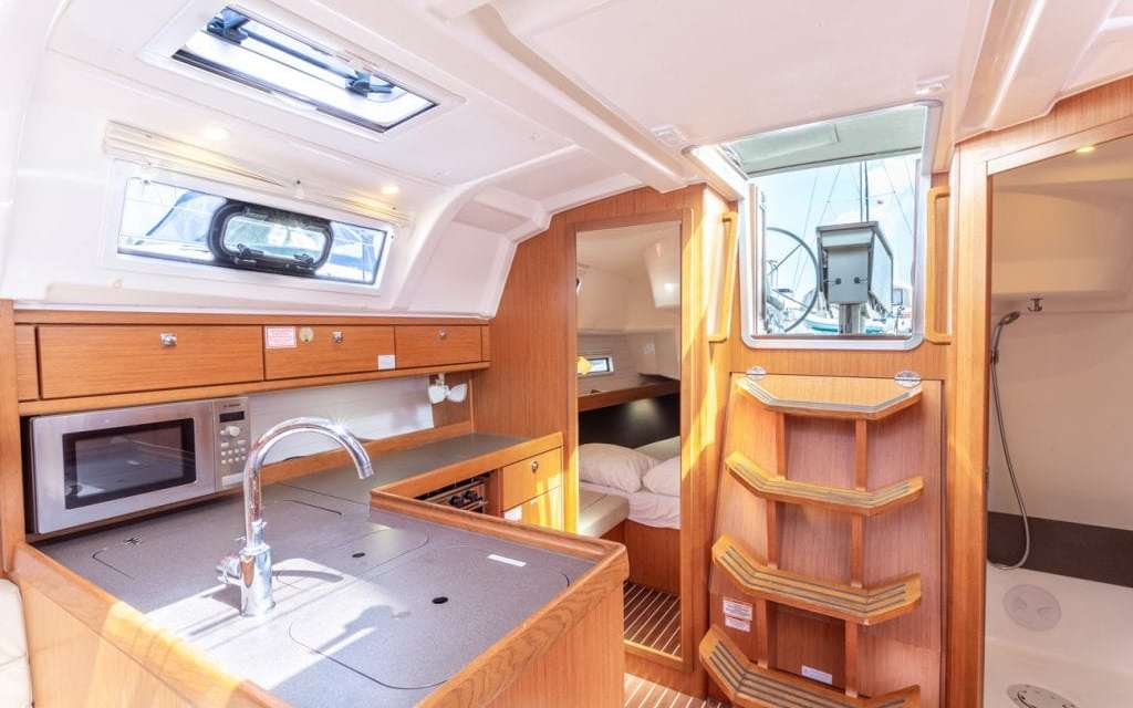 Bavaria 37