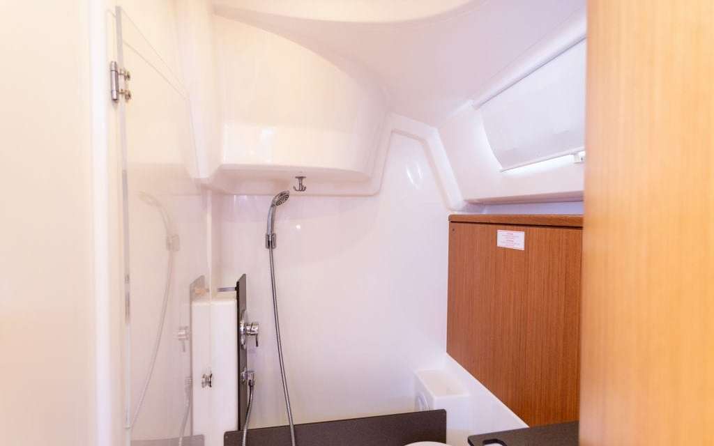 Bavaria 37