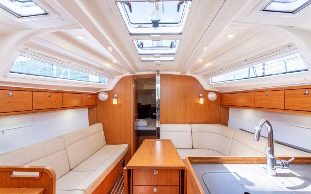 Bavaria 37