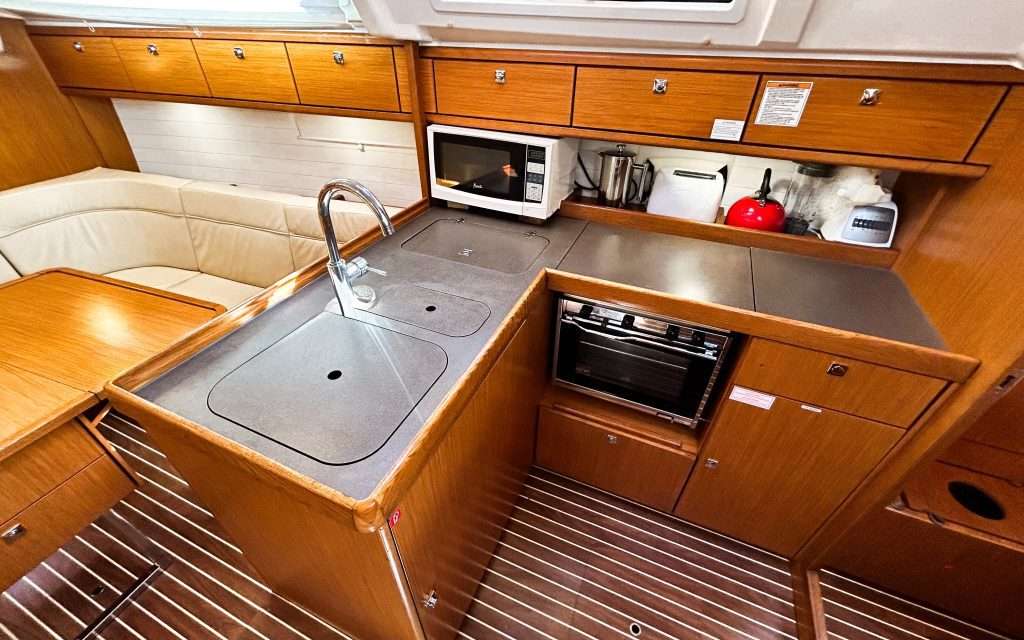 Bavaria 37
