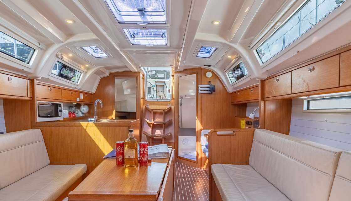 Bavaria 37