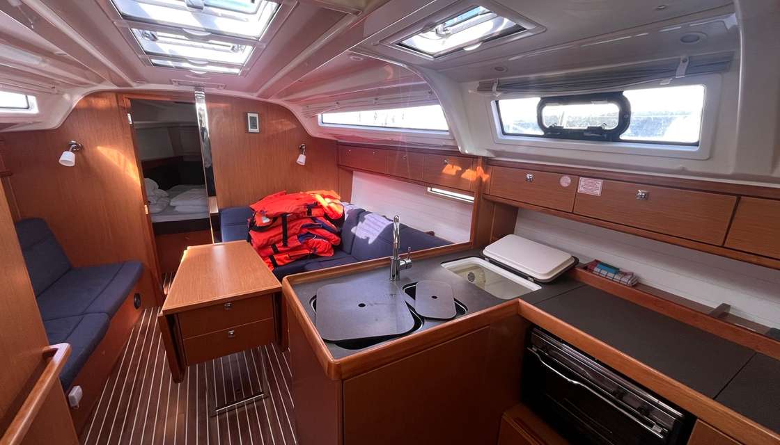 Bavaria Cruiser 37