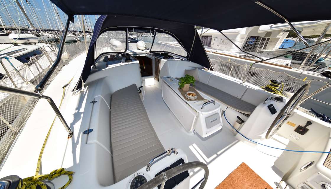 Cyclades 50.5