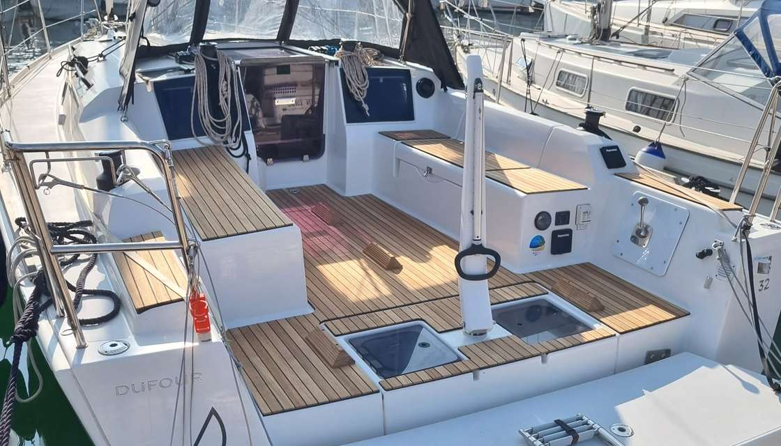 Dufour 32