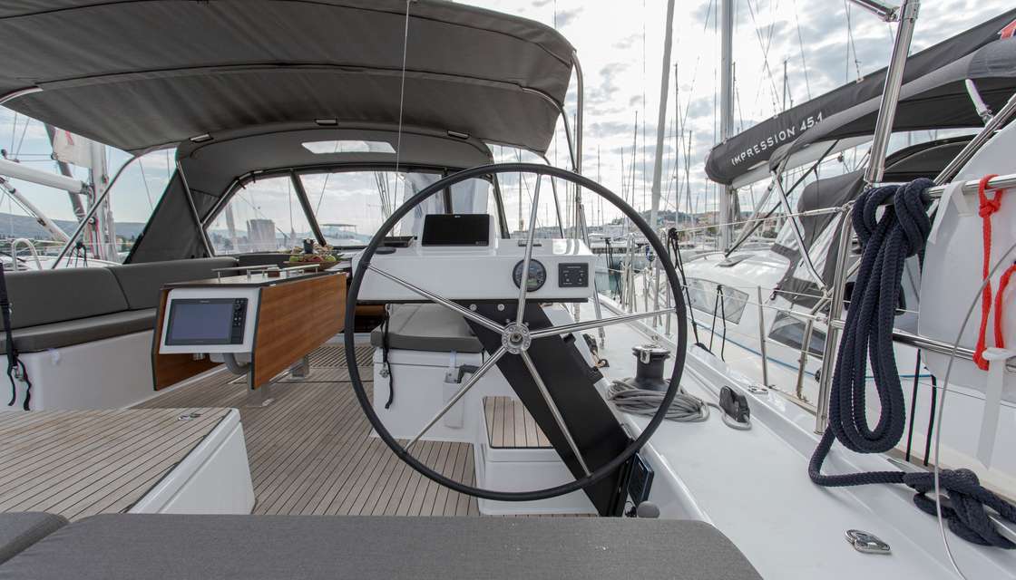 Dufour 530