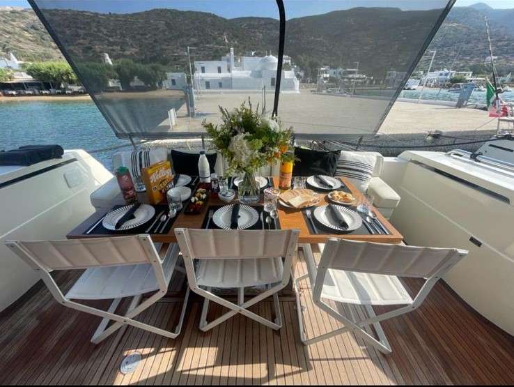 Ferretti 53