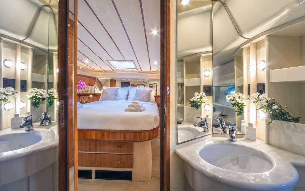 Ferretti 53