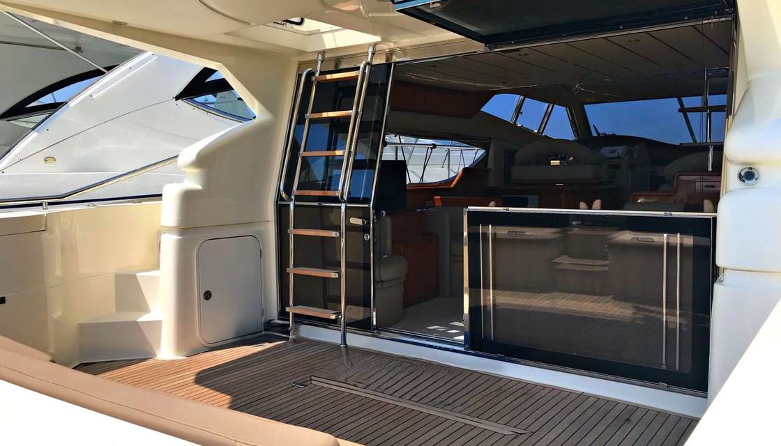 Ferretti 53