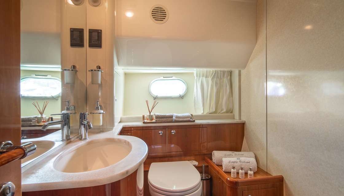 Ferretti 68