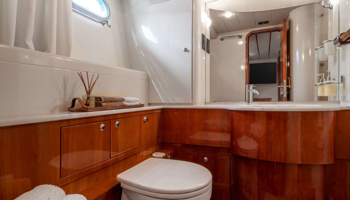 Ferretti 68