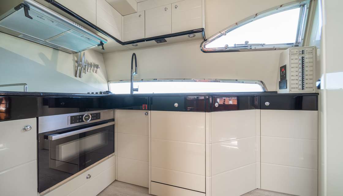 Ferretti 68