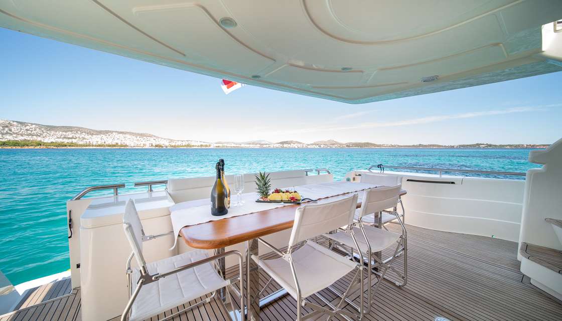 Ferretti 68