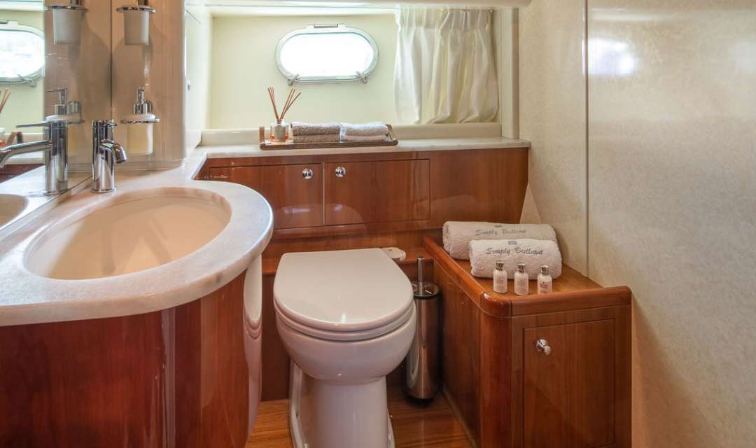 Ferretti 68
