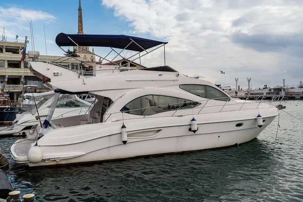 Majesty 44