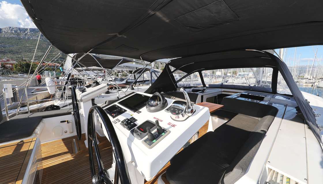 Hanse 548