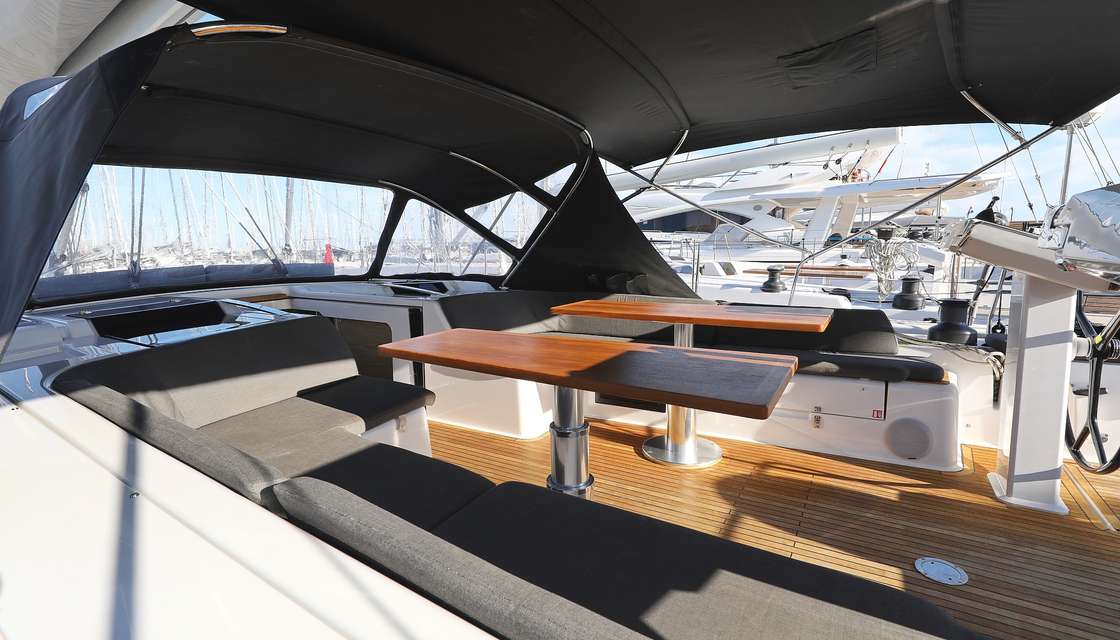 Hanse 548