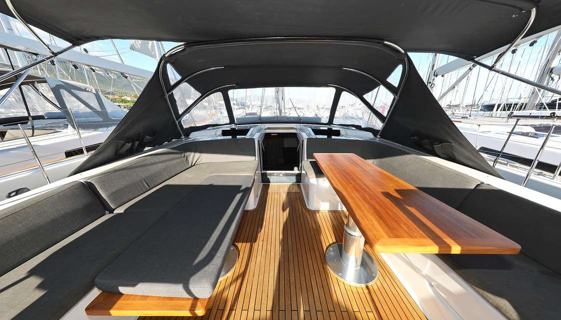 Hanse 548