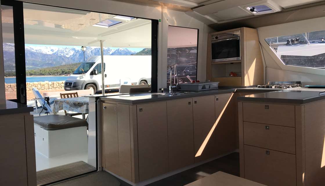 Helia 44