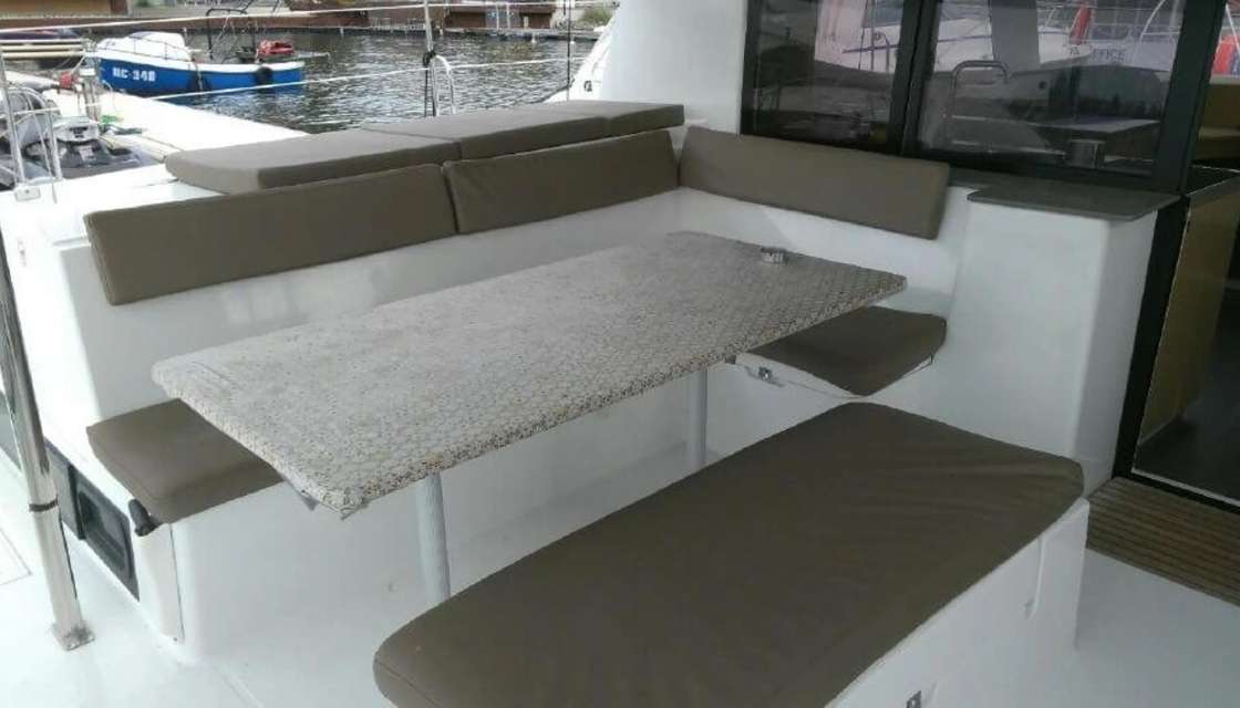 Helia 44