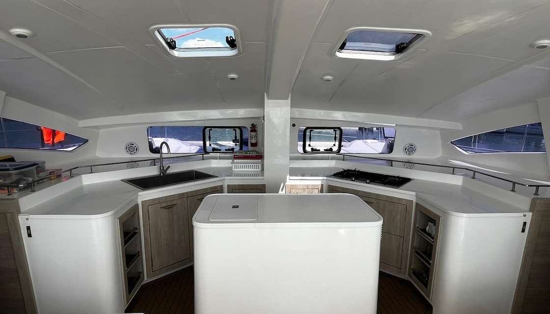 Island Spirit 410