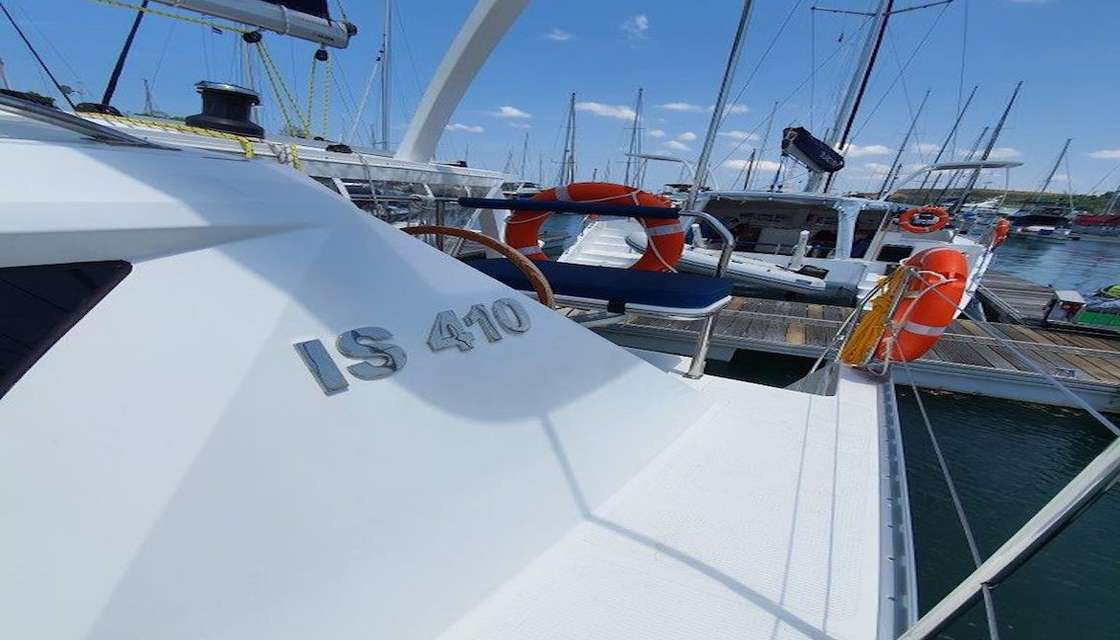 Island Spirit 410