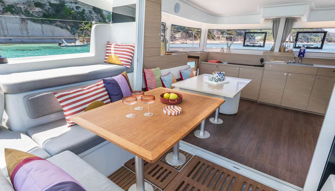 Layout of the boat Lagoon 38