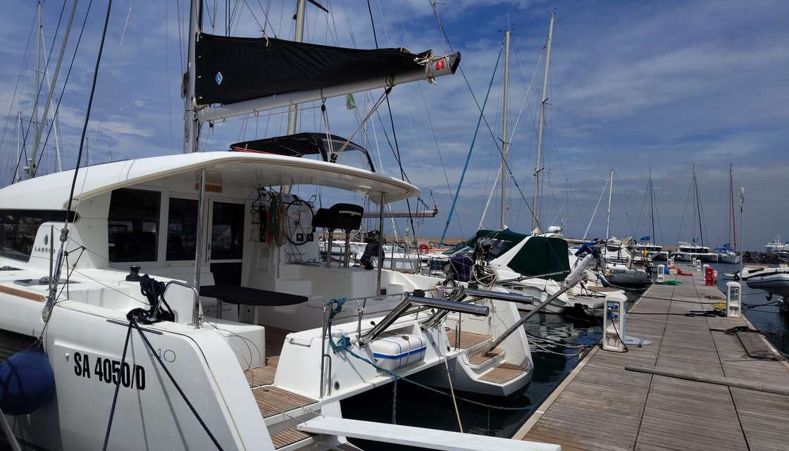 Layout of the boat Lagoon 40