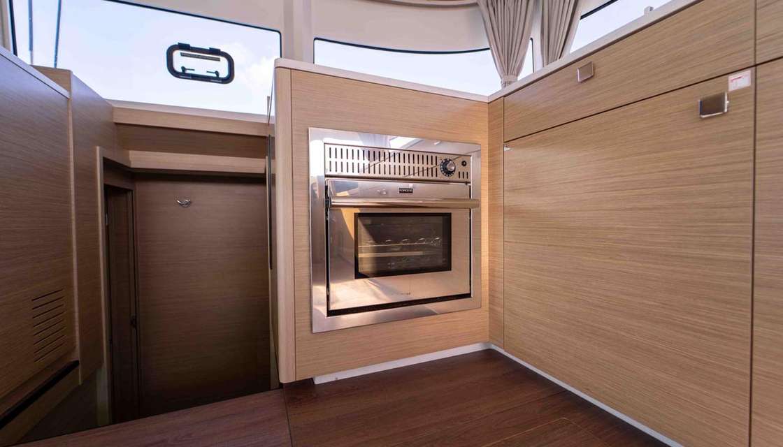 Lagoon 43
