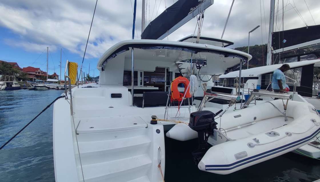 Lagoon 450 SporTop