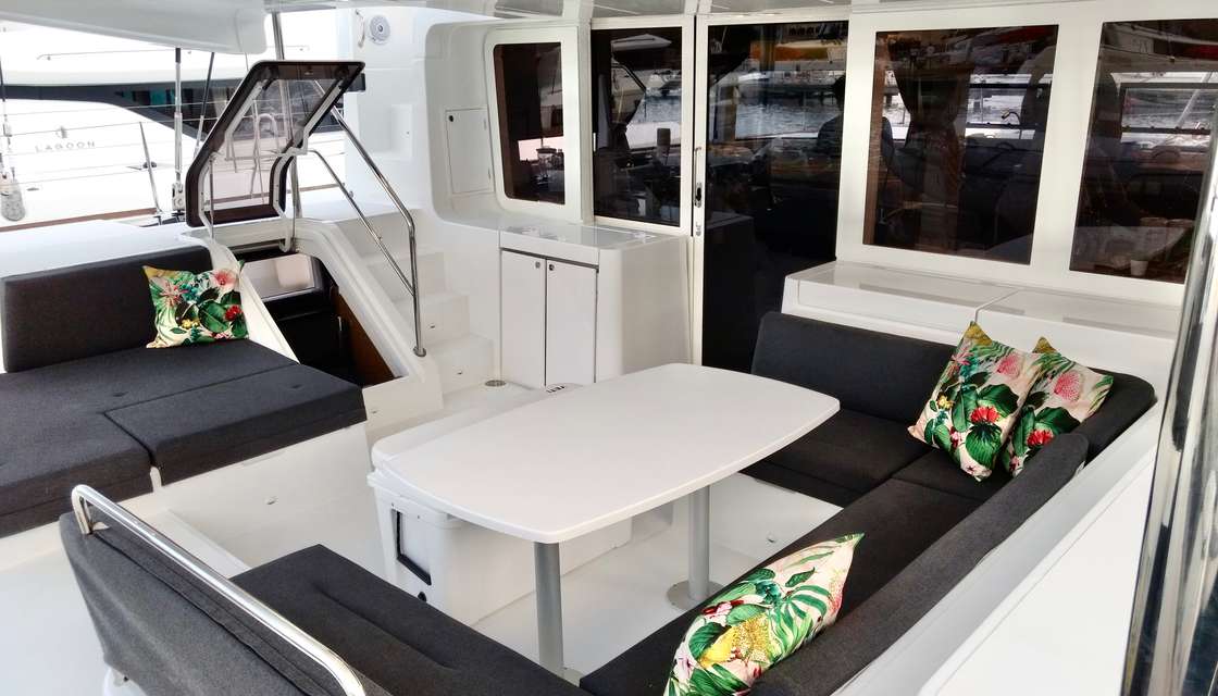 Lagoon 52