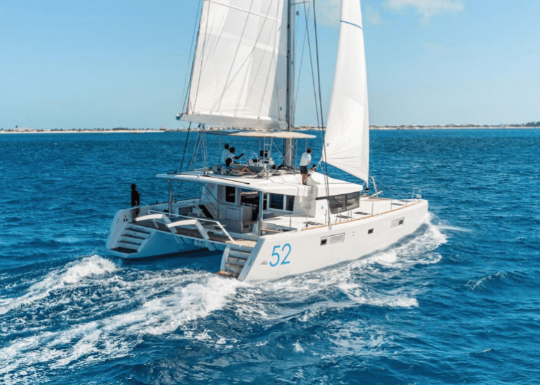 Lagoon 52