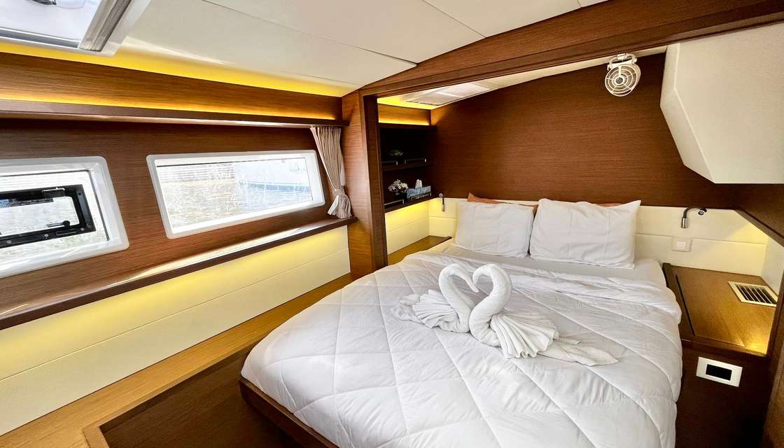 Lagoon 52