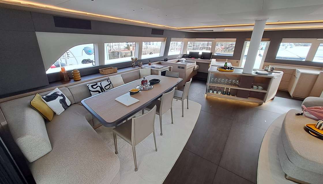 Lagoon Seventy 7