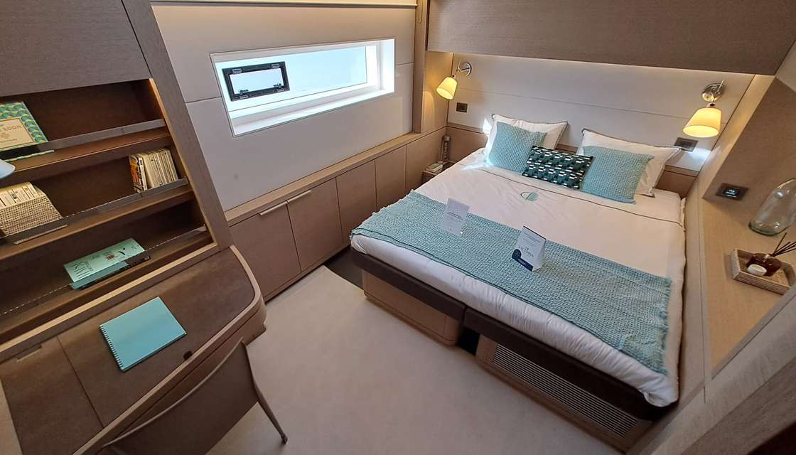 Lagoon Seventy 7