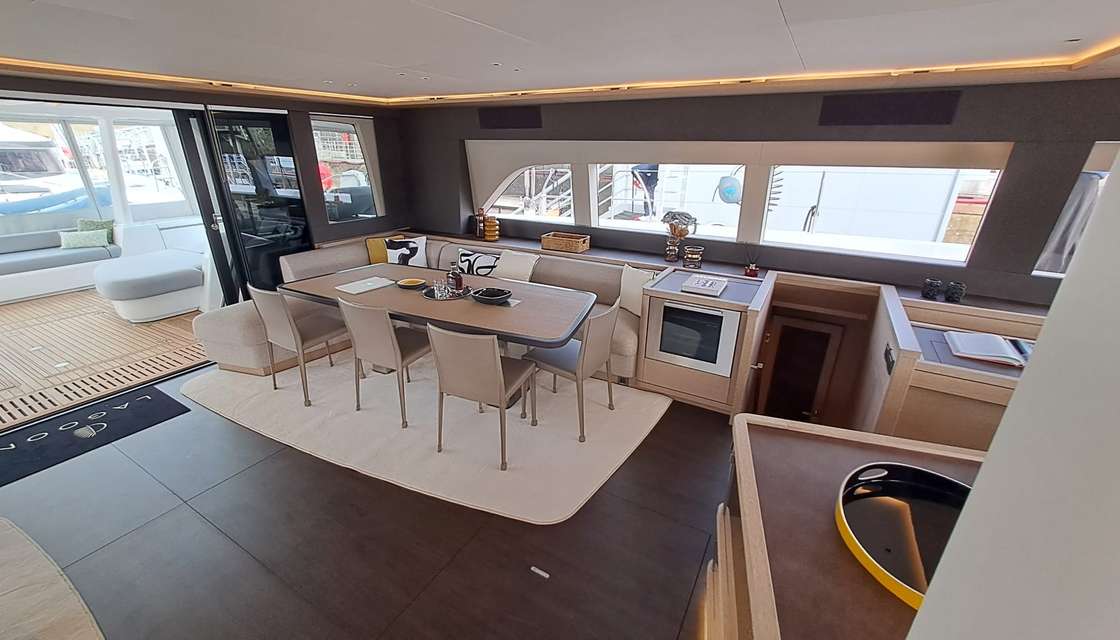 Lagoon Seventy 7