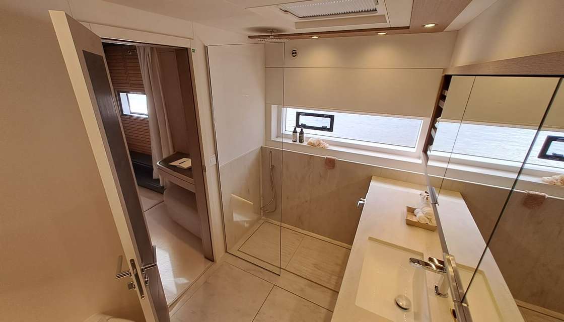 Lagoon Seventy 7