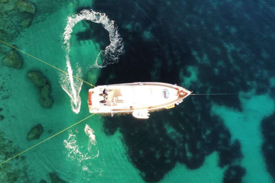 План яхты Tecnomarine Fly 75