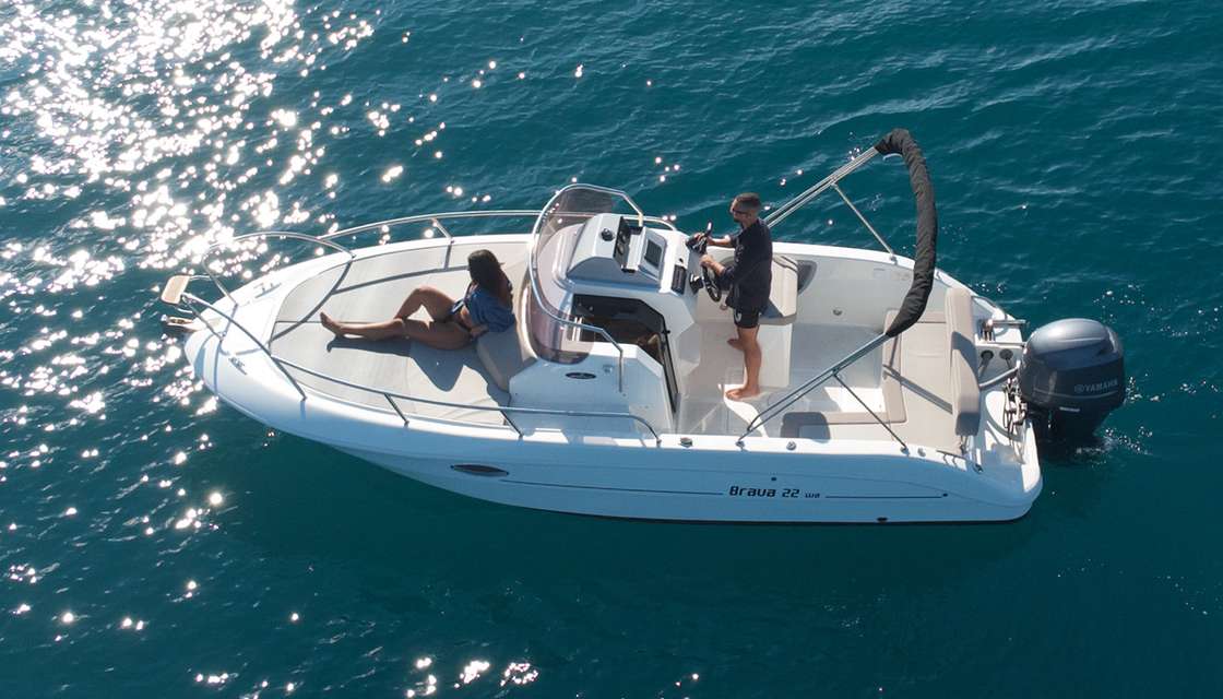 Distribución del barco Brava 22 WA