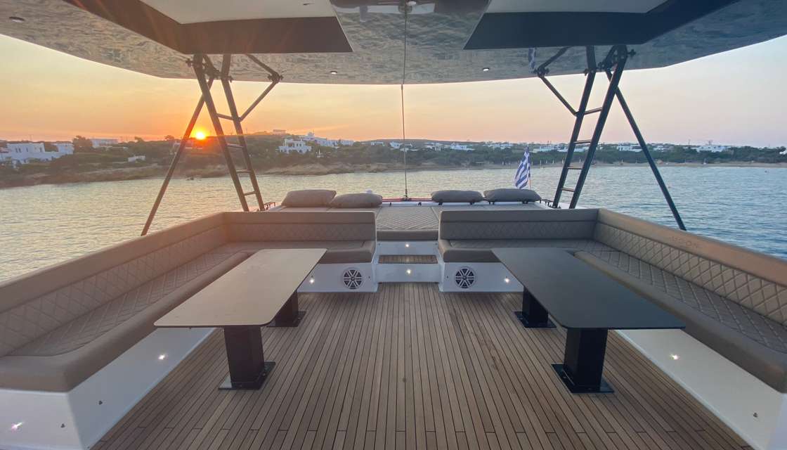 Moon Yacht 60