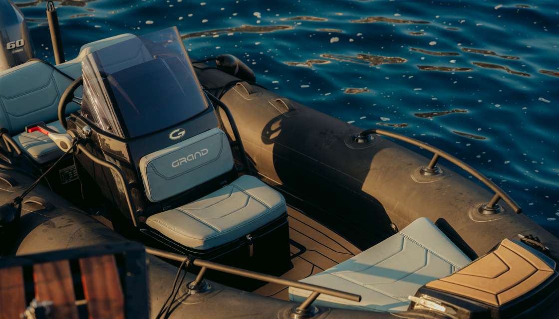 Moon Yacht 65