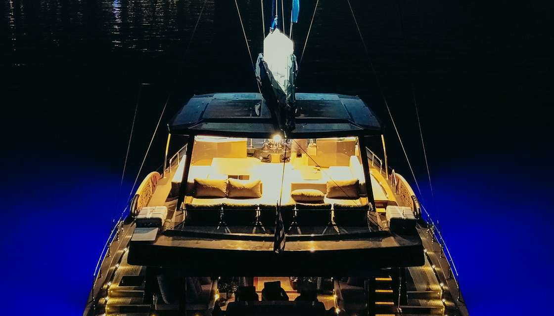 Moon Yacht 65